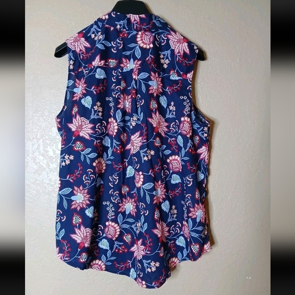 St. John Bay Floral Sleeveless Blouse - Blue and Pink Size 1X - Picture 4 of 6